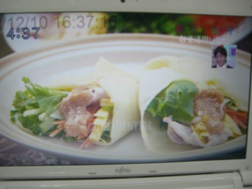 新鮮野菜の春巻きを白ごま風味の味噌ドレッシングで